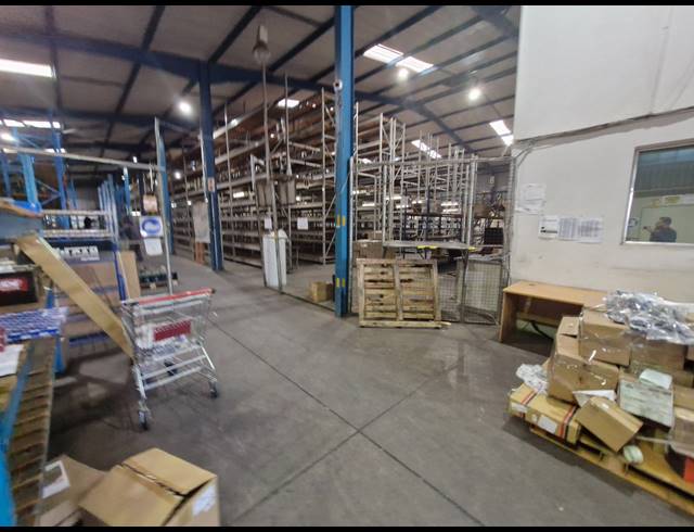 2,100M² WAREHOUSE TO LET IN JET PARK